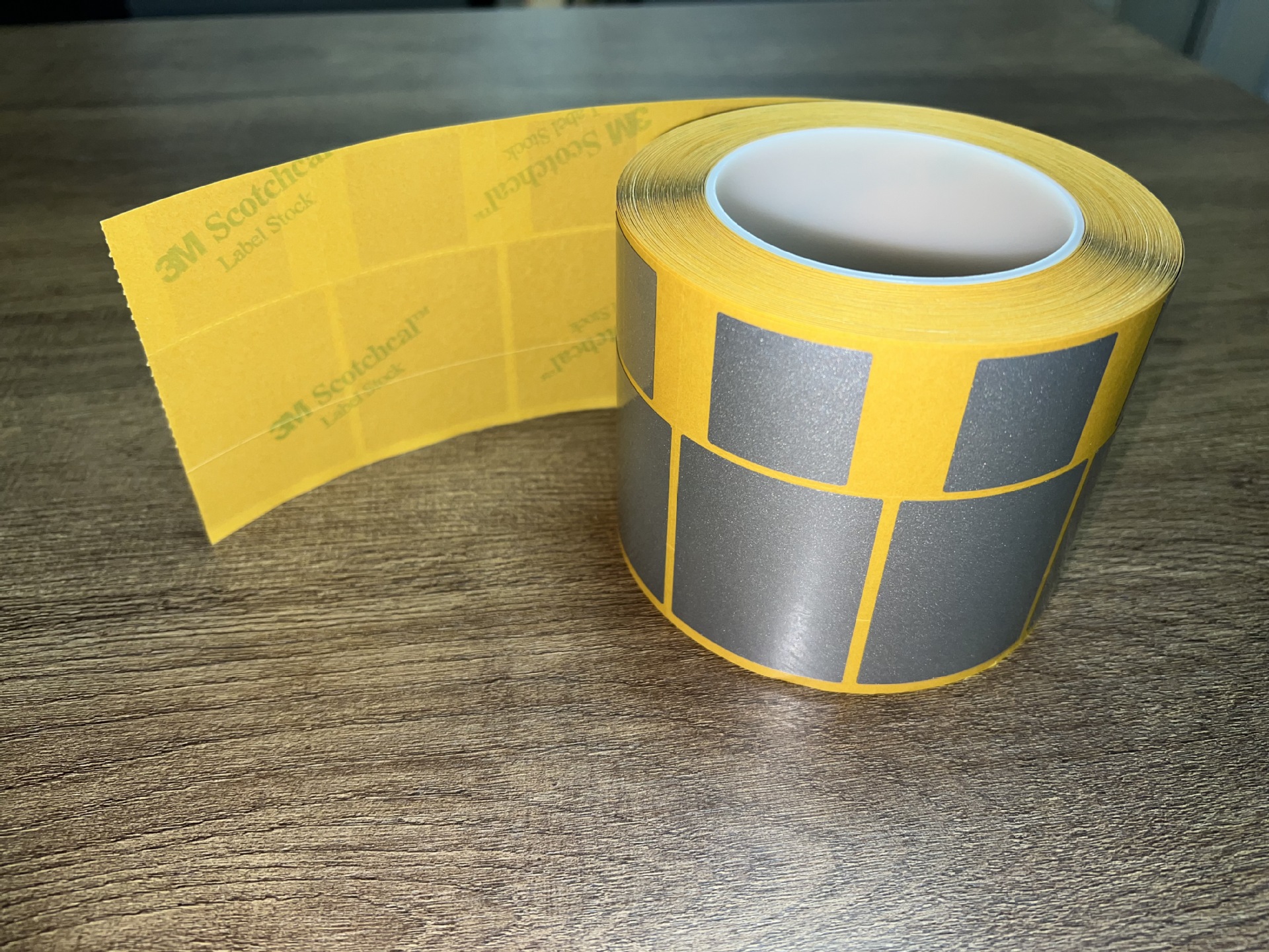 UL recognized sticker3m fp016903覆膜标贴注塑厂不干胶