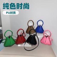新款女士斜挎包个性潮流纯色单肩包日常出街异形三角包折叠手提包