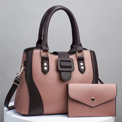 Contrast-color spliced tote bag with a delicate lychee-pattern design, featuring a minimalist aesthetic and high-quality craftsmanship—perfect for carrying in a spacious bucket-style silhouette, suitable as both a shoulder and crossbody bag.