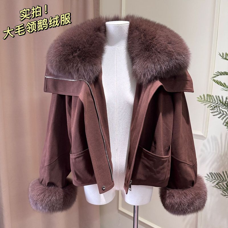Off-Season Fashion Hot-Selling Women's Short Coat with Fox Fur Large Collar down Jacket Fur Coat from Haining Manufacturer