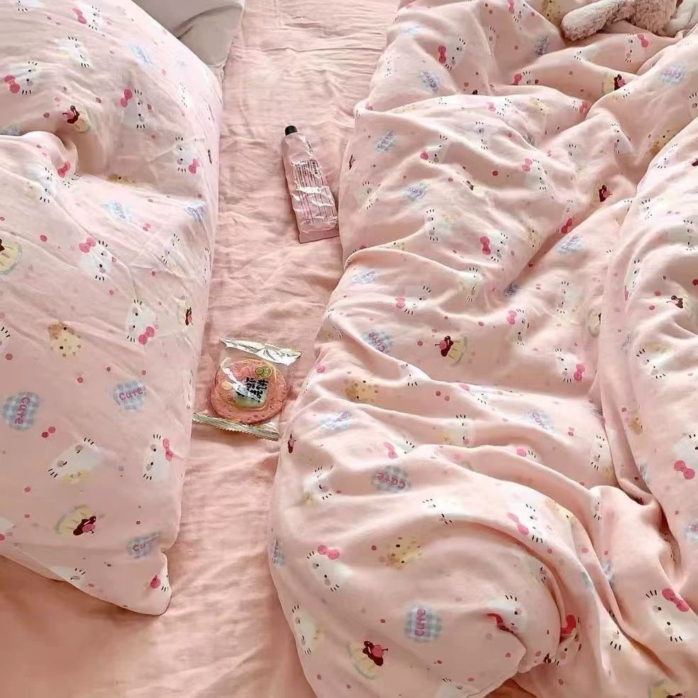 Набор простыней (Hello Kitty) 3–4 предмета, разные принты, размеры 150/180/200/120/150 см