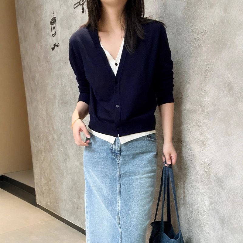 2025 Autumn New V Neck Fake Two-Piece Wool Shirt Knitted Cardigan Women's Short Lazy Style Knitted Top