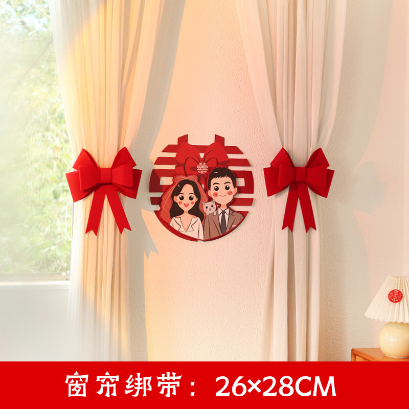 結婚式の結婚部屋の蝶結びの赤いカーテンは結婚式の飾りの寝室のカーテンの蝶結びのストラップを持ちます。|undefined