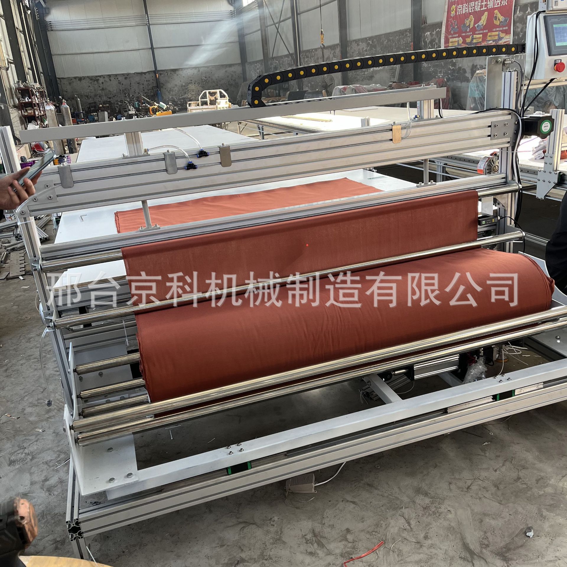 Máquina Automática de Tendido y Corte de Tela con Corrección Fotoeléctrica para Industria Textil image 4