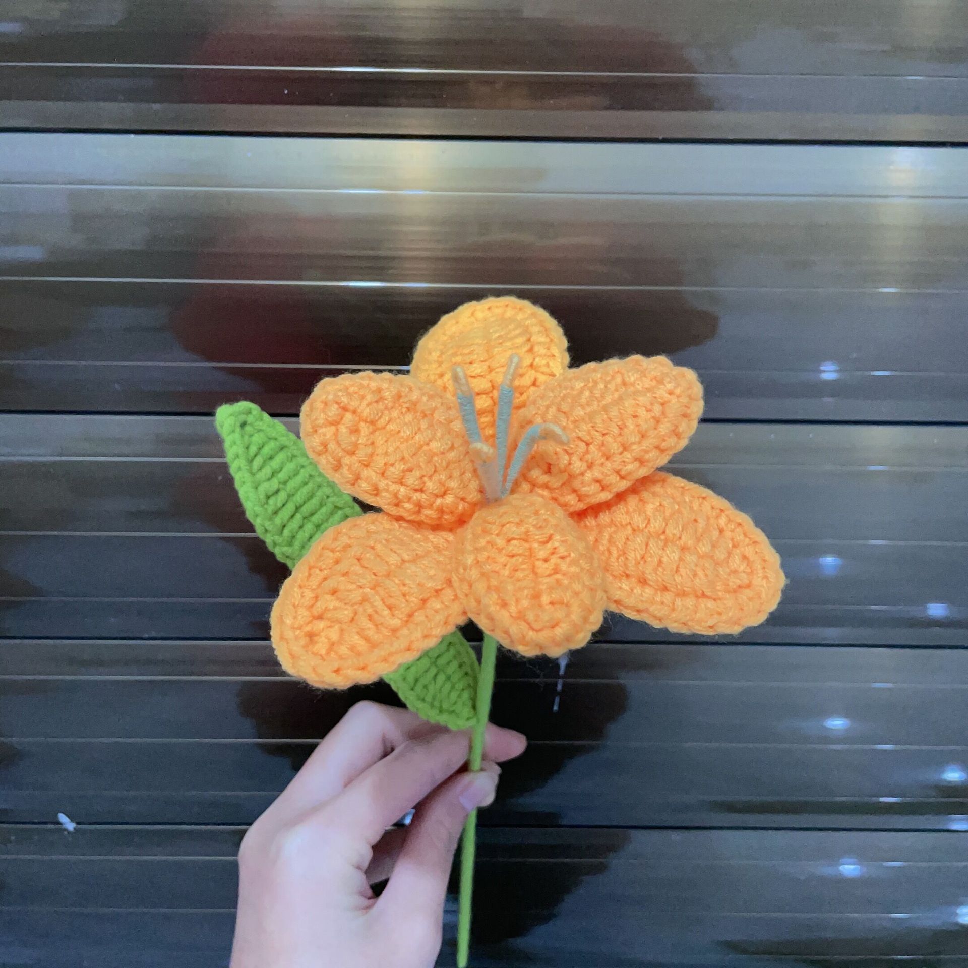 Lily tejido a mano acabado rosa Lily Tulip flor artificial lana ramo regalo