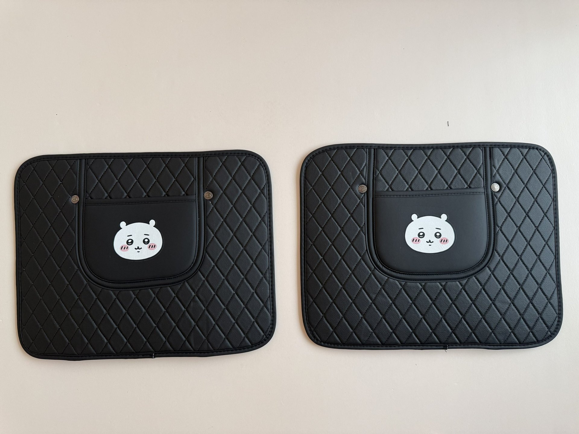 Car seat back anti-kick pad for children, rear seat anti-kick pad, Chiikawa cartoon cute Usagi seat anti-stain pad