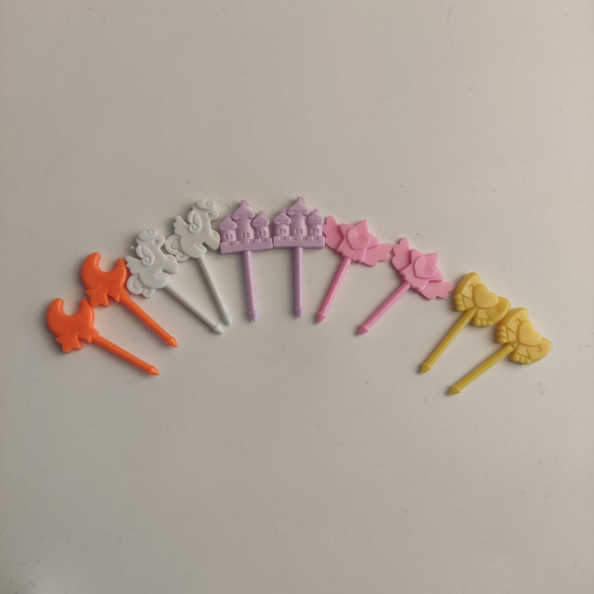 Cartoon japonés encantador tenedor de fruta transfronterizo venta caliente stick de fruta creativa decoración mini tenedor de fruta al por mayor