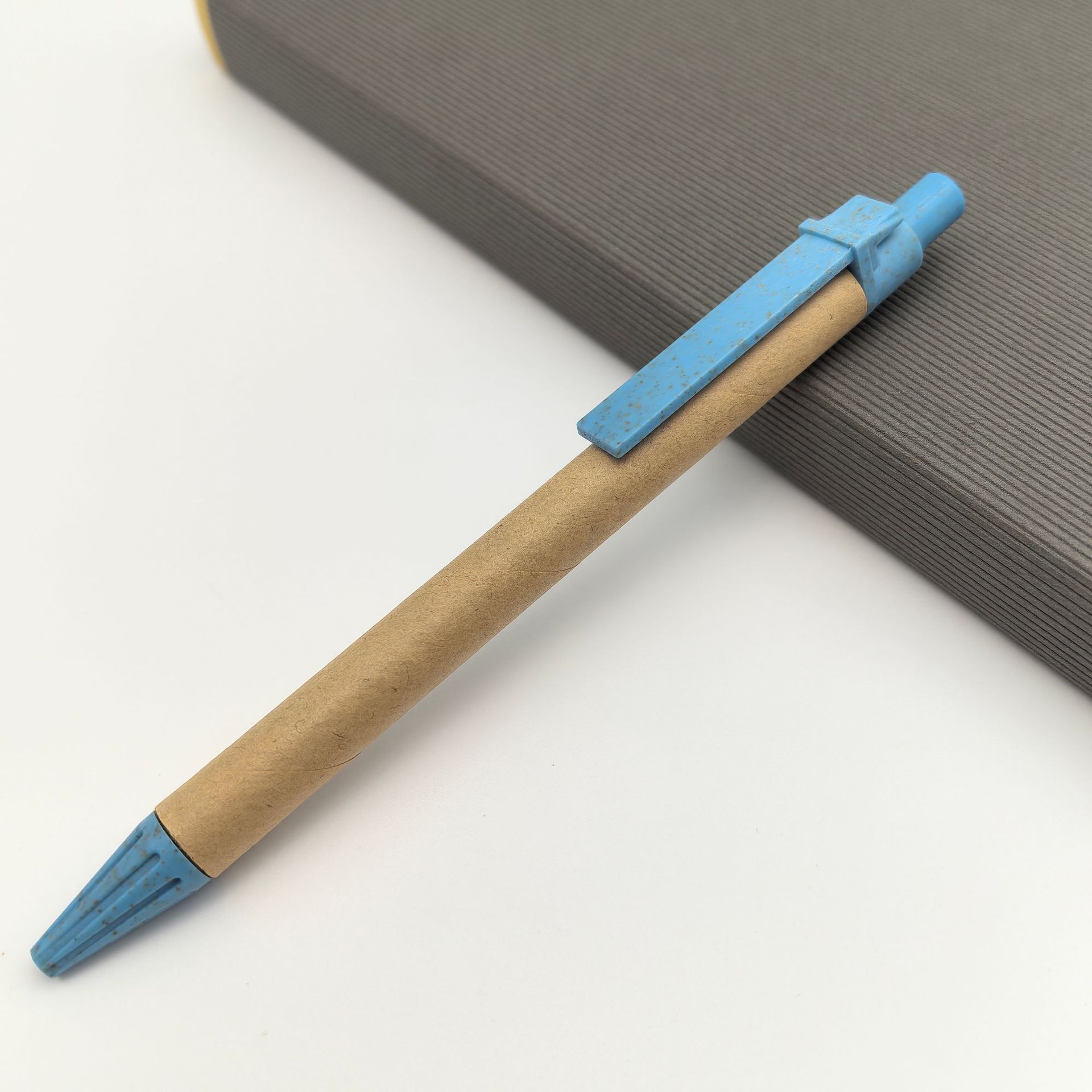 Nuevo material de paja de trigo lápiz de tubo de papel kraft ecológico bolígrafo de tubo de papel personalizado bolígrafo publicitario bolígrafo al por mayor