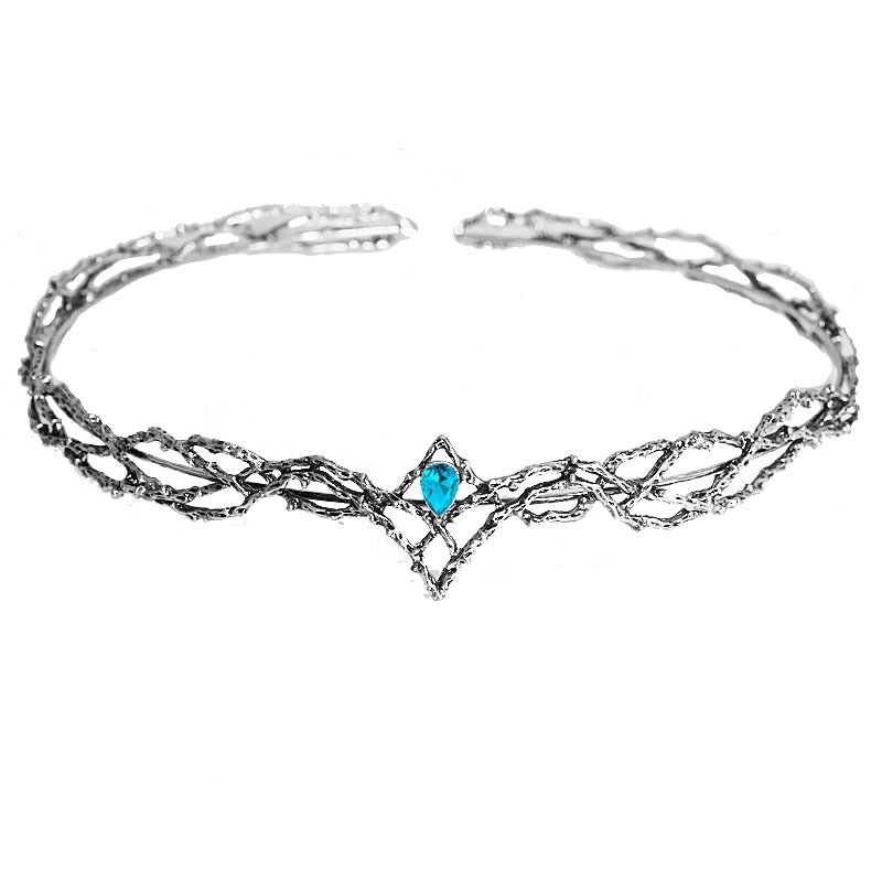 The Hobbit Elf King Serendil has large round crown with golden design and a diamond studded headband_voghion.com