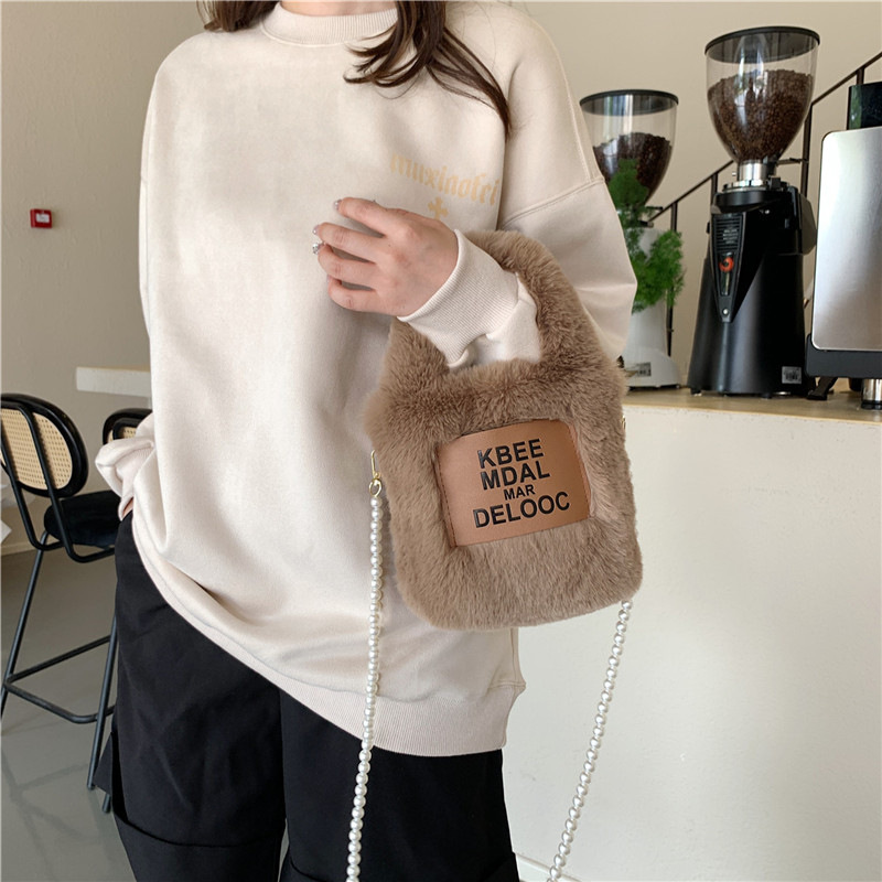 2023 New Winter, Autumn, Winter Versatile, High end, and Small Crowd Crossbody for Women Plush Bucket Chain Bag_voghion.com