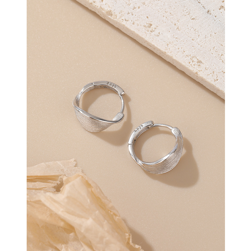 Pendientes retorcidos circulares de plata de ley 925 coreanos, pendientes, pendientes, pendientes de anillo de sentido de alto nivel de nicho simple de verano femenino