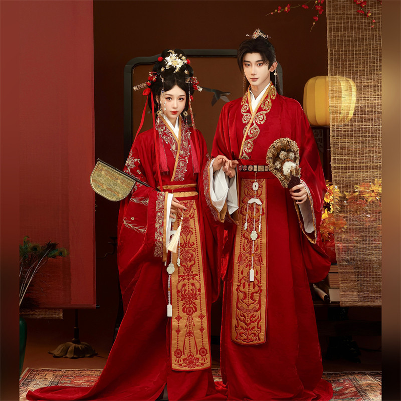 Zhī Yǔ Táng【Destiny】Original Hanfu Wedding Dress Modified Warring States Robe with Embroidery, Handmade Beading, and Train for Engagement and Marriage Zhī Yǔ Táng【Destiny】Original Hanfu Wedding Dress Modified Warring States Robe with Embroidery, Handmade Beading, and Train for Engagement and Marriage