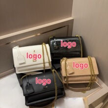 跨境新品2025新款杨链条斜挎包女高级感鳄鱼纹美女抱小方包批发