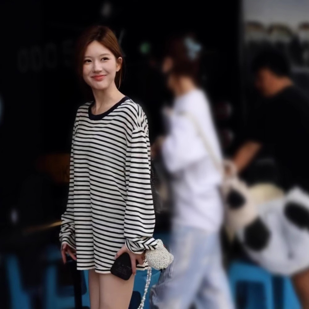 BM style striped long-sleeved T-shirt, same style as Zhao Lusi, women's autumn new loose Korean style lazy top.