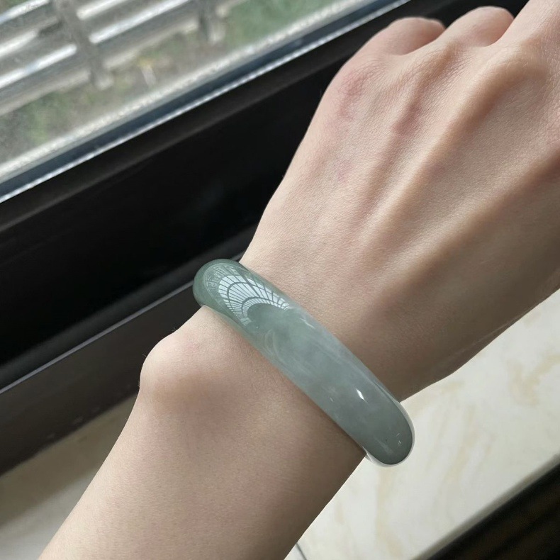 Vòng tay ngọc bích Miến Điện chính hãng nổi hoa nước, đường kính trong 52–64 mm chi tiết 6