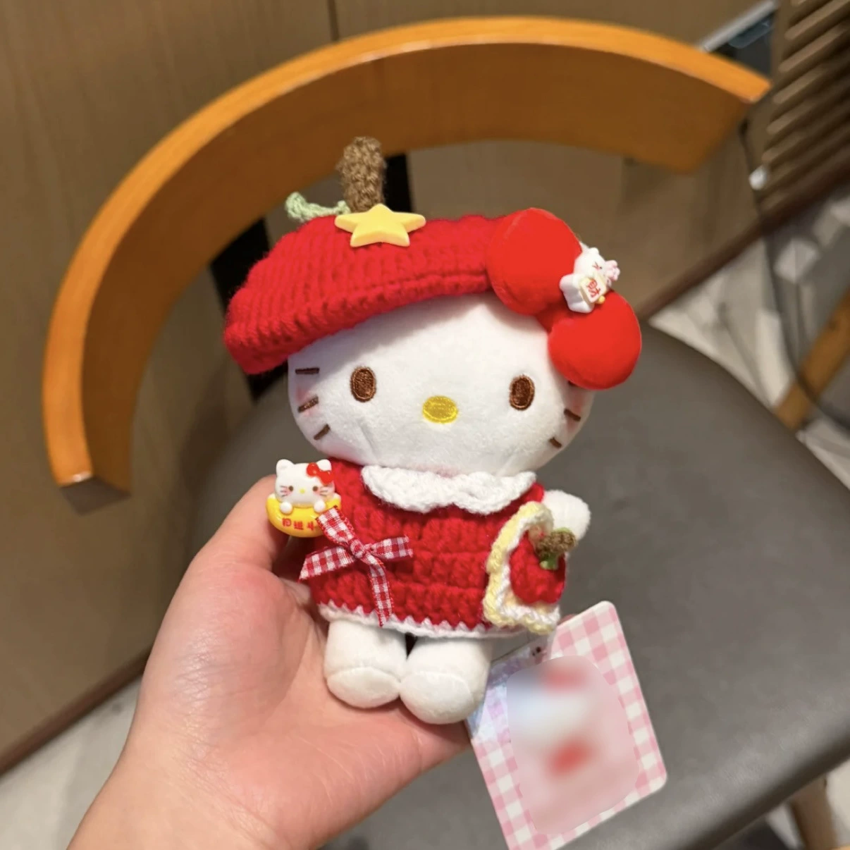 Брелок-плюш (Hello Kitty) 12 см, милая куколка с сердечным карабином и очками