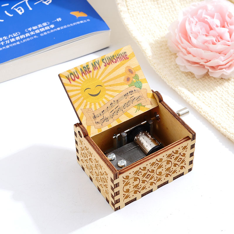 Caja de música de madera Caja de música de manivela tallada vintage Caja de música de madera Impresión en color UV transfronteriza Eres mi sol