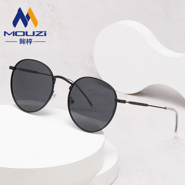 Retro trend fashionable sunglasses