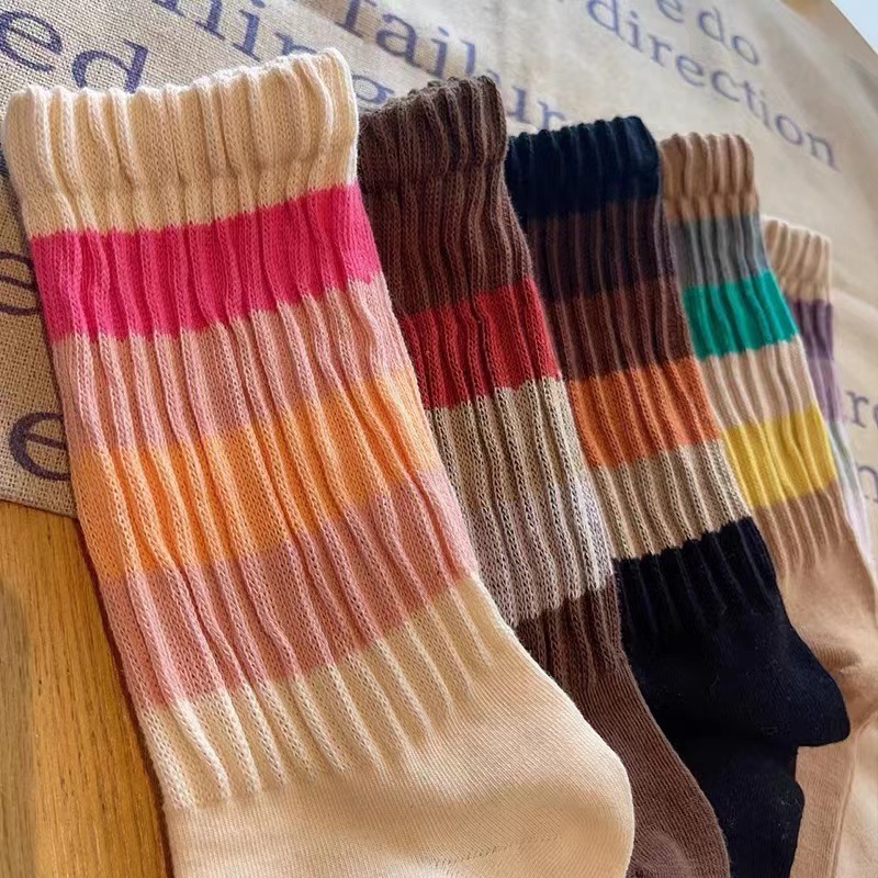 Frau Lässig Einfacher Stil Farbblock Baumwolle Crew Socken Ein Paar display picture 3