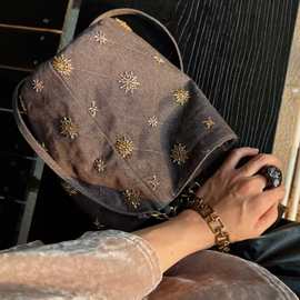 2025新款钉珠刺绣水桶包大容量牛仔布手提包新中式时尚百搭斜挎包