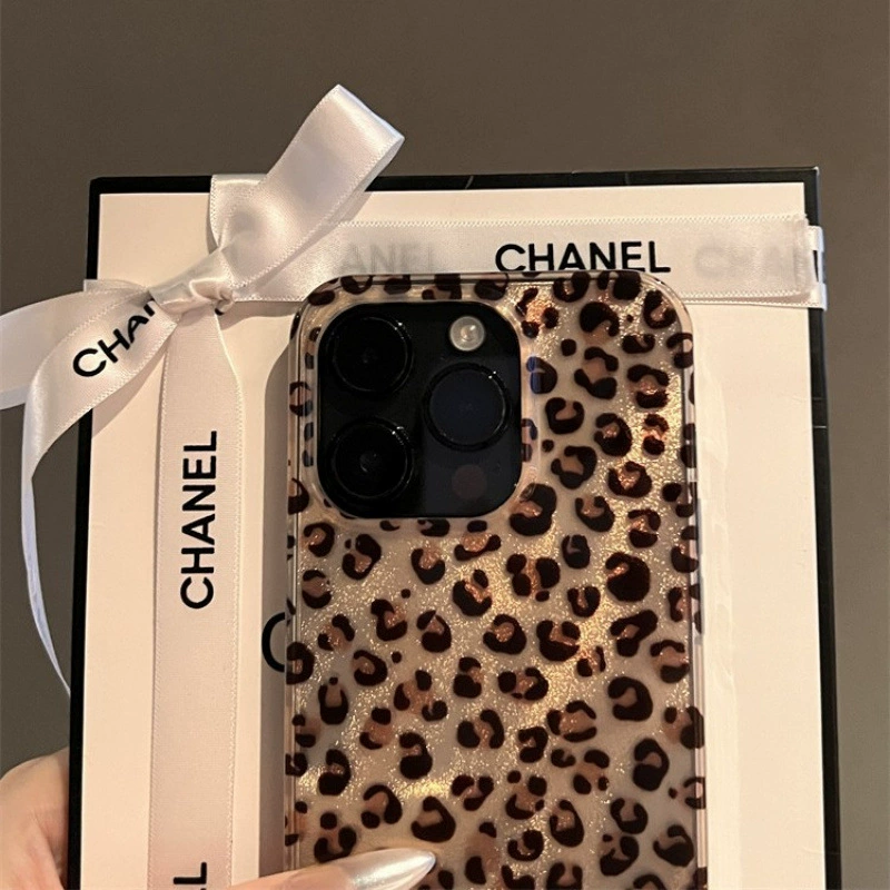 Чехол для телефона (Apple iPhone 15) коричневый леопардовый рисунок, совместим с несколькими моделями