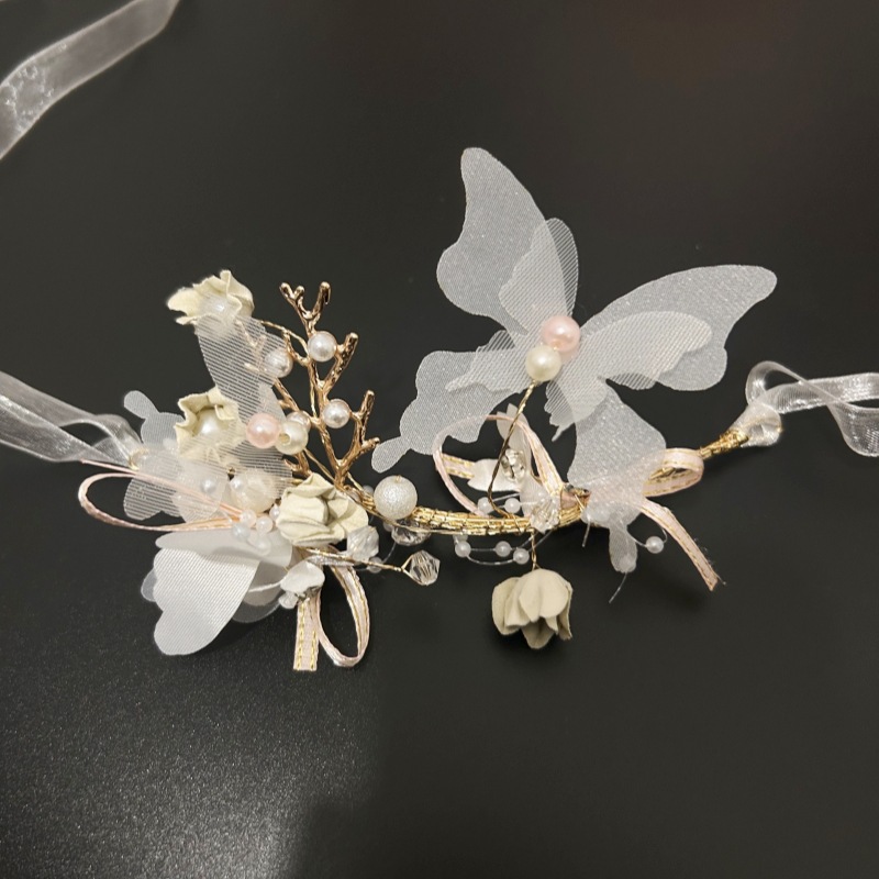 White wrist flower