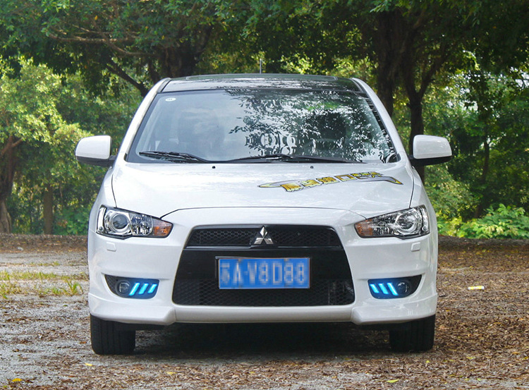 Suitable for 10-12 Mitsubishi Yishen daytime running lights modified front fog lights dedicated LED daytime running lights front bumper lights