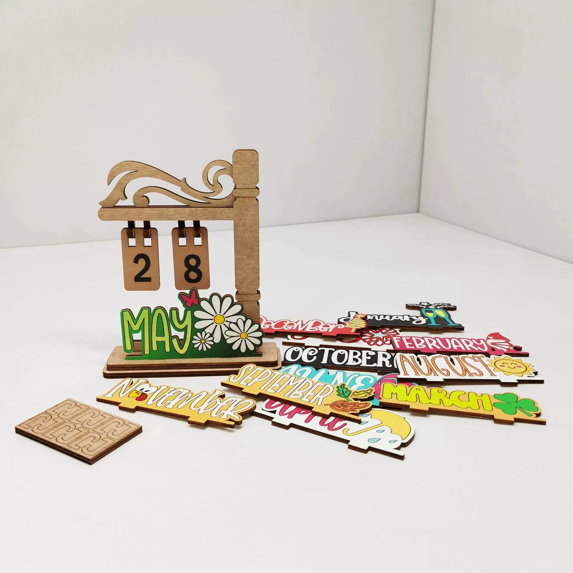 Трансграничные новые Хэллоуин рождественские деревянные украшения дома креативные сменные сезонные настольные календари