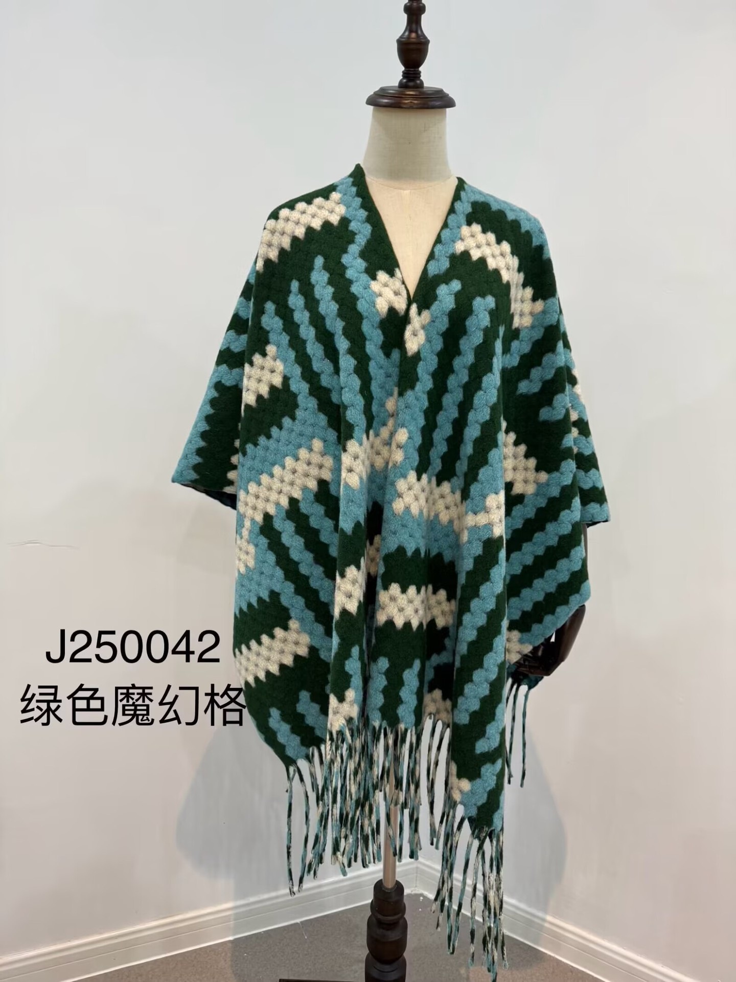 Tinta pintura chal decoración turística con una capa retrógrada larga con una capa de bordas con una camiseta con un chal