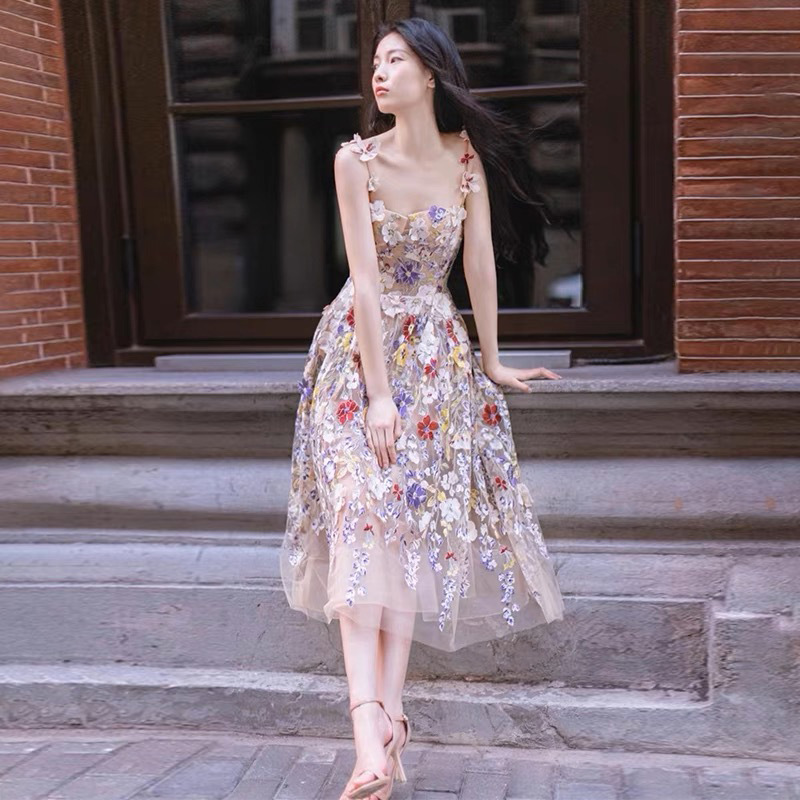 Vestido de noche de alta gama con tirantes, nuevo modelo 2026, elegante vestido floral de estilo francés, adecuado para uso diario.