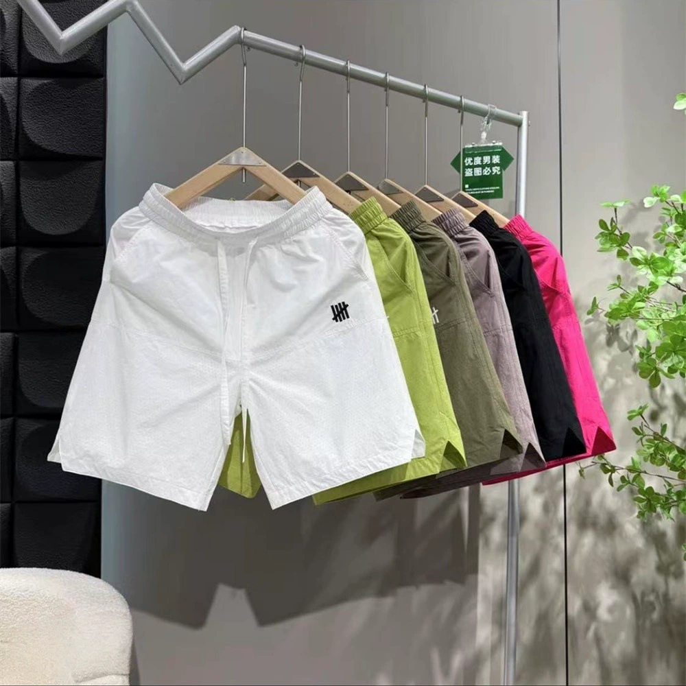 Новые летние мужские модные модные дышащие универсальные шорты с лазерной перфорацией и вышивкой, быстросохнущие шорты до колена в парном стиле