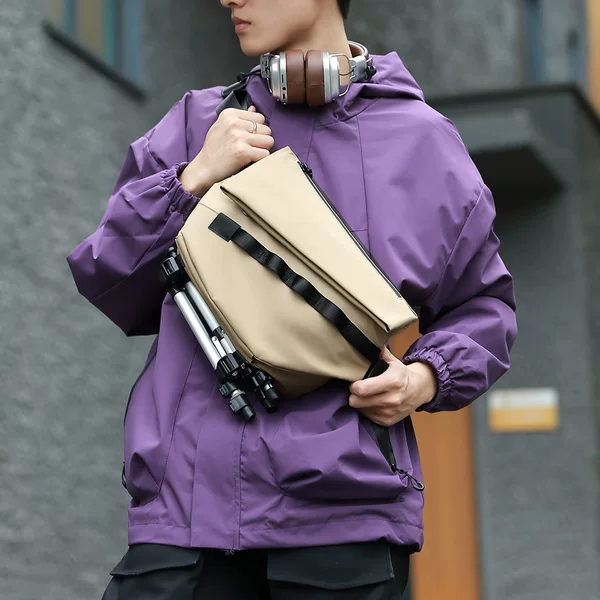 Functional Waist Bag, Crossbody Bag, Water-Resistant, iPad Multifunctional Chest Bag, Handbag, Unisex, Lightweight Motorcycle Bag, Trendy and Cool