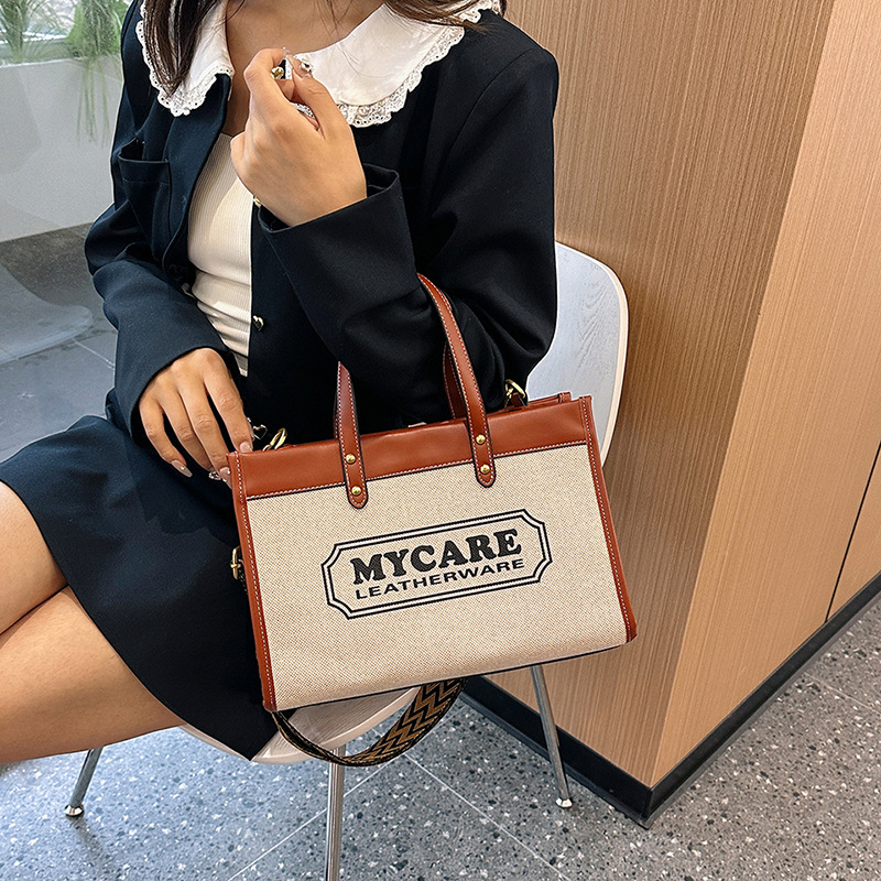 Bolso tote de gran capacidad, bolso de mano para clase y viajes, el popular bolso bandolera con estampado de letras de moda de este año.