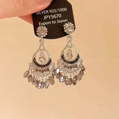 新中国風の中古風の復古の水滴の形のイヤリングの女性のファッションの百合の気質のピアスのネットの赤い同種の耳飾りの卸売り