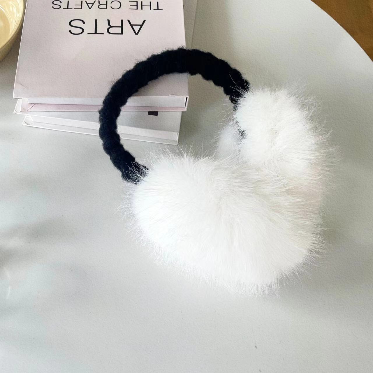 財閥の千金の白いウサギの毛の耳に似せて、毛の耳をかぶせて、保温して、耳を保護します。