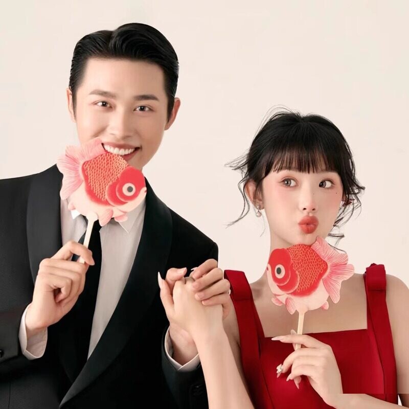 New Chinese-Style Red Dressing Gown for Wedding Photography, Bride's Wedding Handheld Goldfish Fan, Engagement Photo Props New Chinese-Style Red Dressing Gown for Wedding Photography, Bride's Wedding Handheld Goldfish Fan, Engagement Photo Props