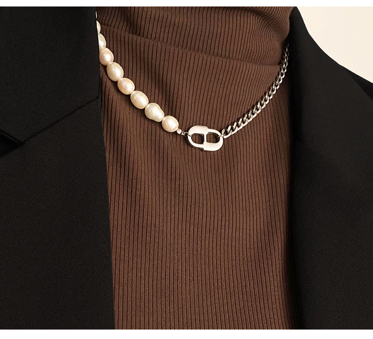 Baroque Pearl Titanium Steel Cuban Chain Fashion Metal Buckle Clavicle Chain display picture 1