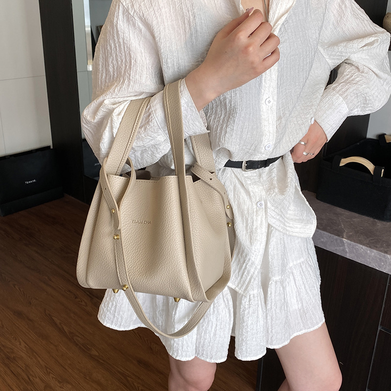 Bolso de cesta de verduras portátil más vendido transfronterizo para mujer 2025 nuevo bolso de mensajero versátil de alta gama bolso de cubo simple casual