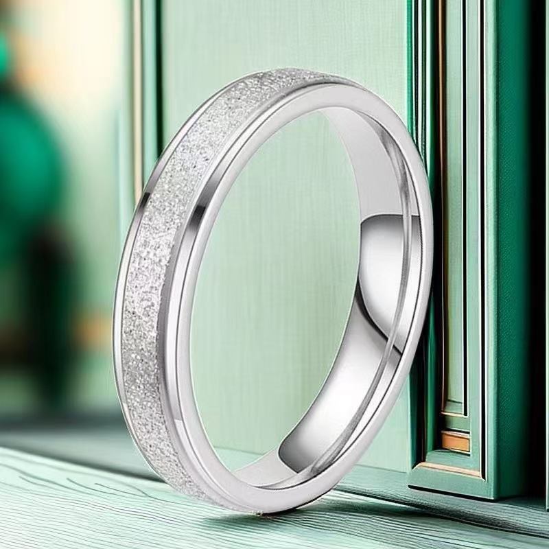 Anillo de acero de titanio de acero inoxidable nicho al por mayor femenino de alto grado de lujo ligero todo-Match Girl anillo femenino ins estilo anillo liso