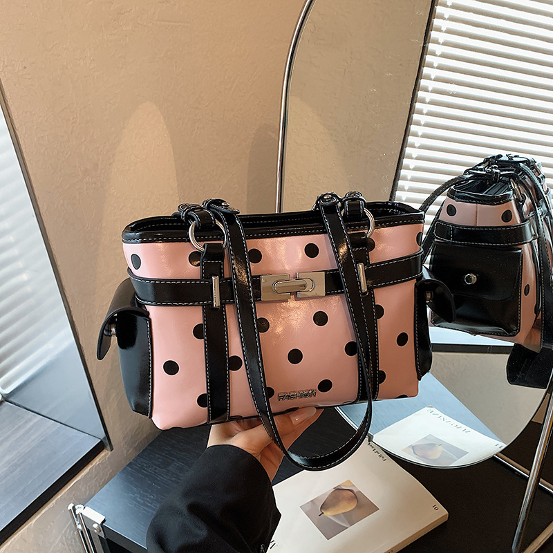 Korean Style Fashionable Underarm Cute Handbag 2026 Summer New Simple Commuter Bag Stylish High-Value Shoulder Bag