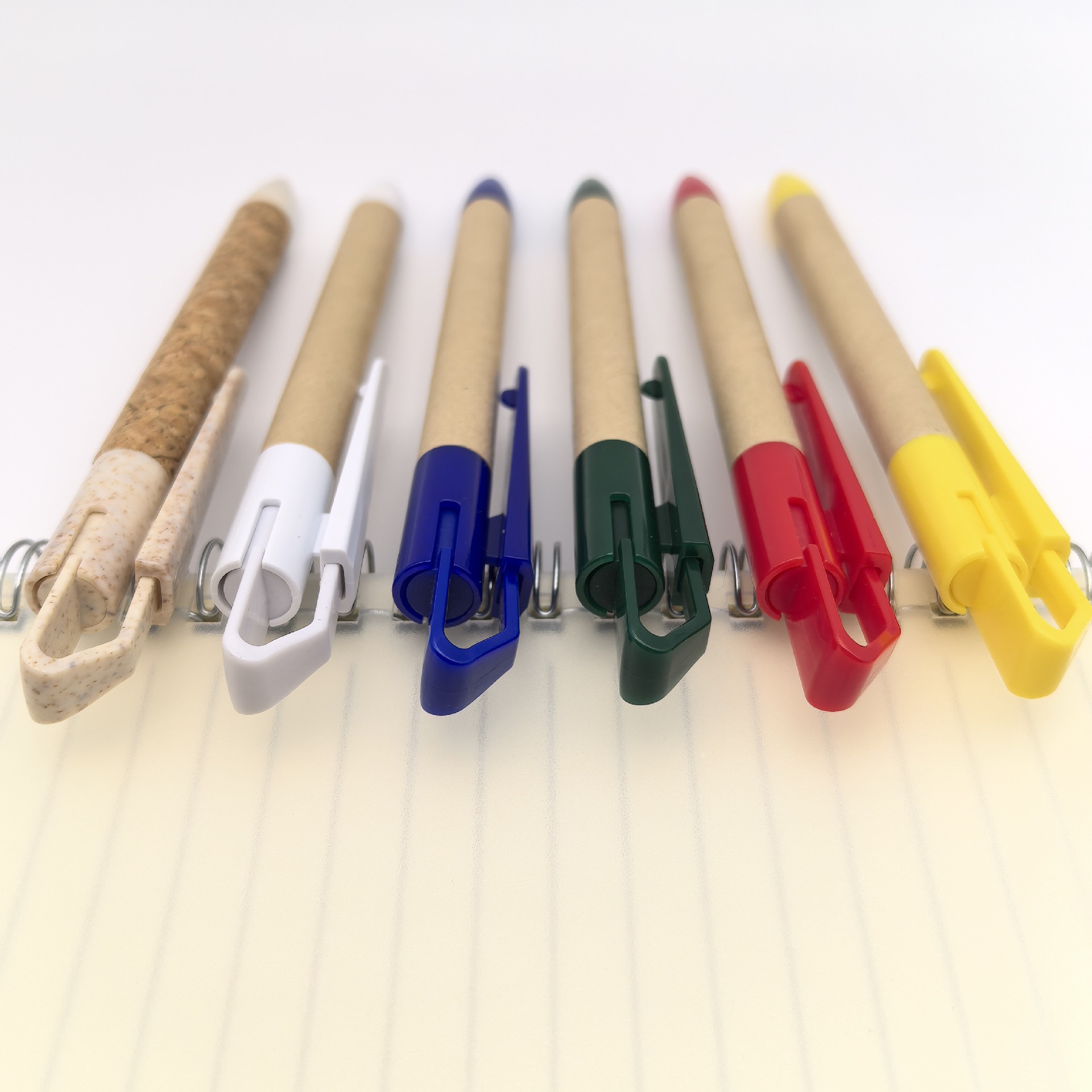 Bonito lápiz de tubo de lápiz con clip de papel encasado, lápiz de bolas ecológicas, lápiz de publicidad en papel, lápiz de promoción, lápiz de clip de papel grande, se puede imprimir