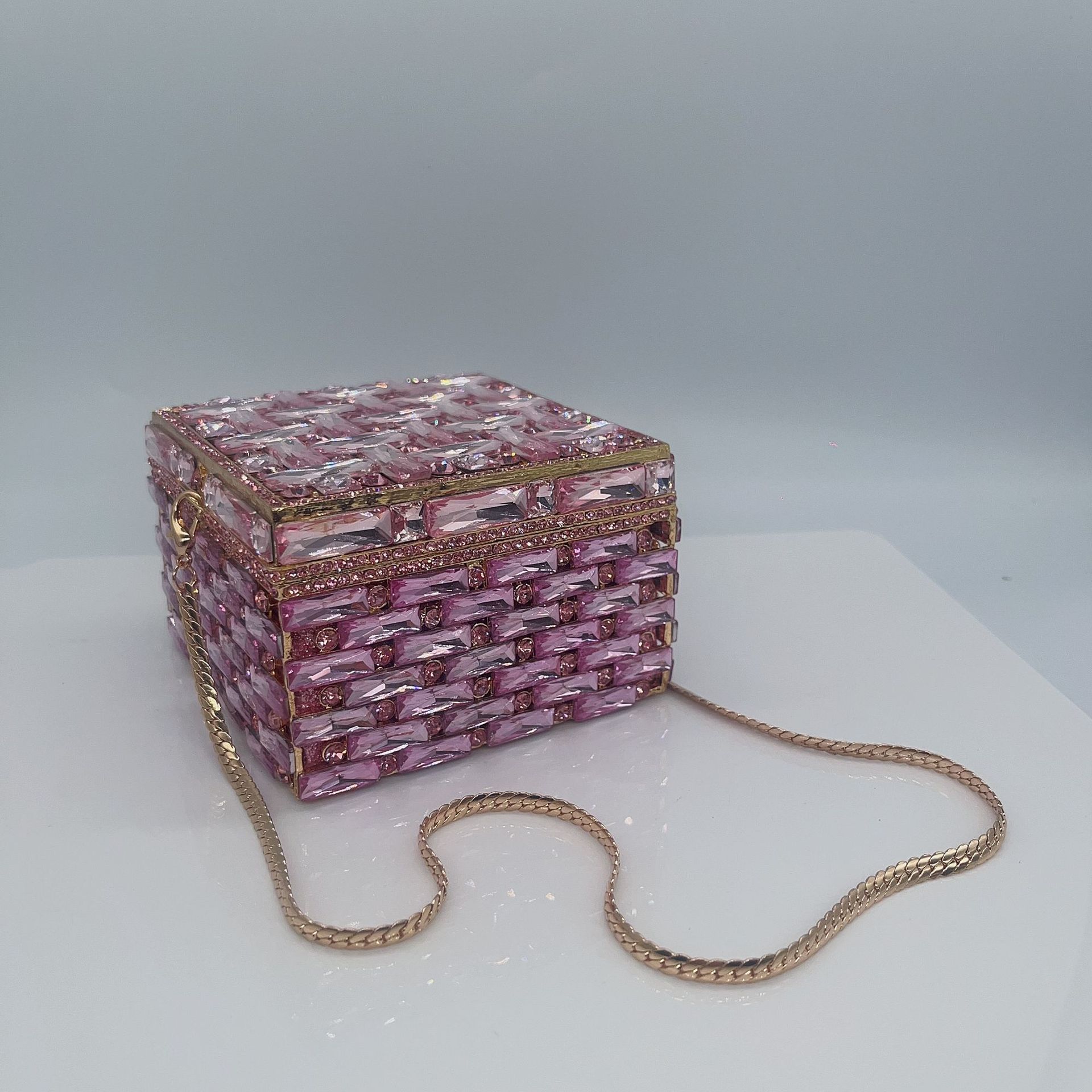 Nuevos diamantes transfronterizos caja de joyería de banquete bolsas tridimensionales de banquete europeas y americanas bolsas de mano de diamantes completas embrague nuevo púrpura