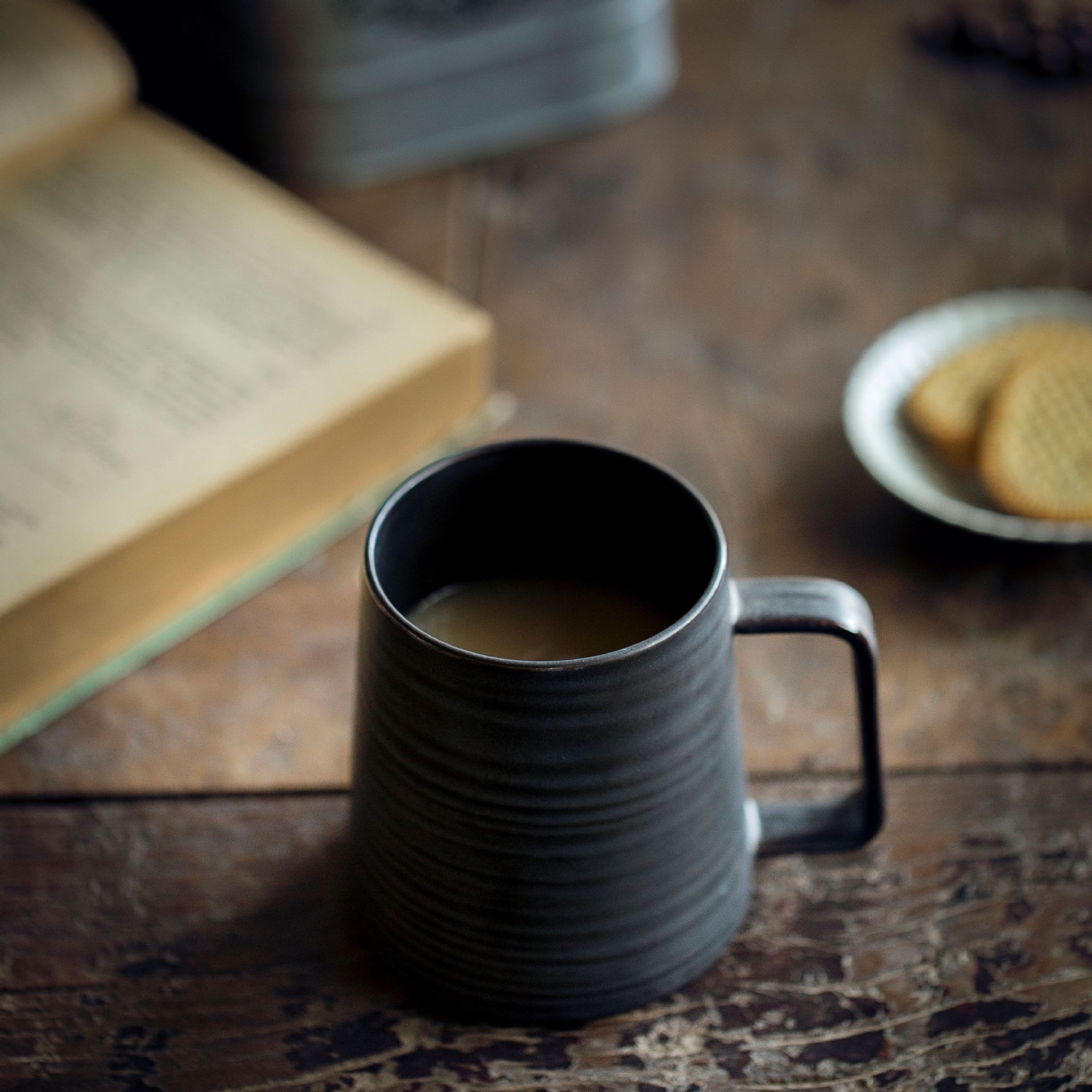 Las montañas y los ríos. Taza de oro de color metálico taza de agua doméstica taza de regalo de alta calidad taza de cerámica de alta calidad