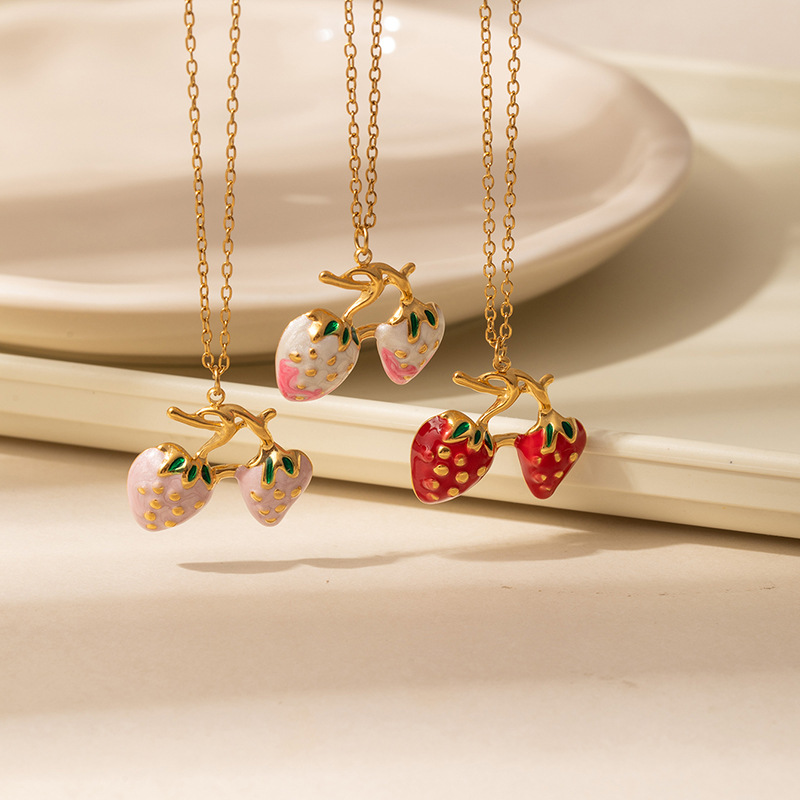 8g Weight 0.03µm Gold Plating Thickness Electroplated Gold Plating Process Golden Plated Plating Material 201 Stainless Steel Pendant Material Pendant Necklace Classification 201 Stainless Steel Chain Material cable chain Chain Type 1 Piece Quantity Holiday, Daily Occasion 201 Stainless Steel Material Strawberry Pattern Women's Gender Cute Style Plating Craft Elegant Red Double Strawberry Necklace For Women Titanium Steel Luxury Design Clavicle Chain Fashionable Jewelry Accessory 3