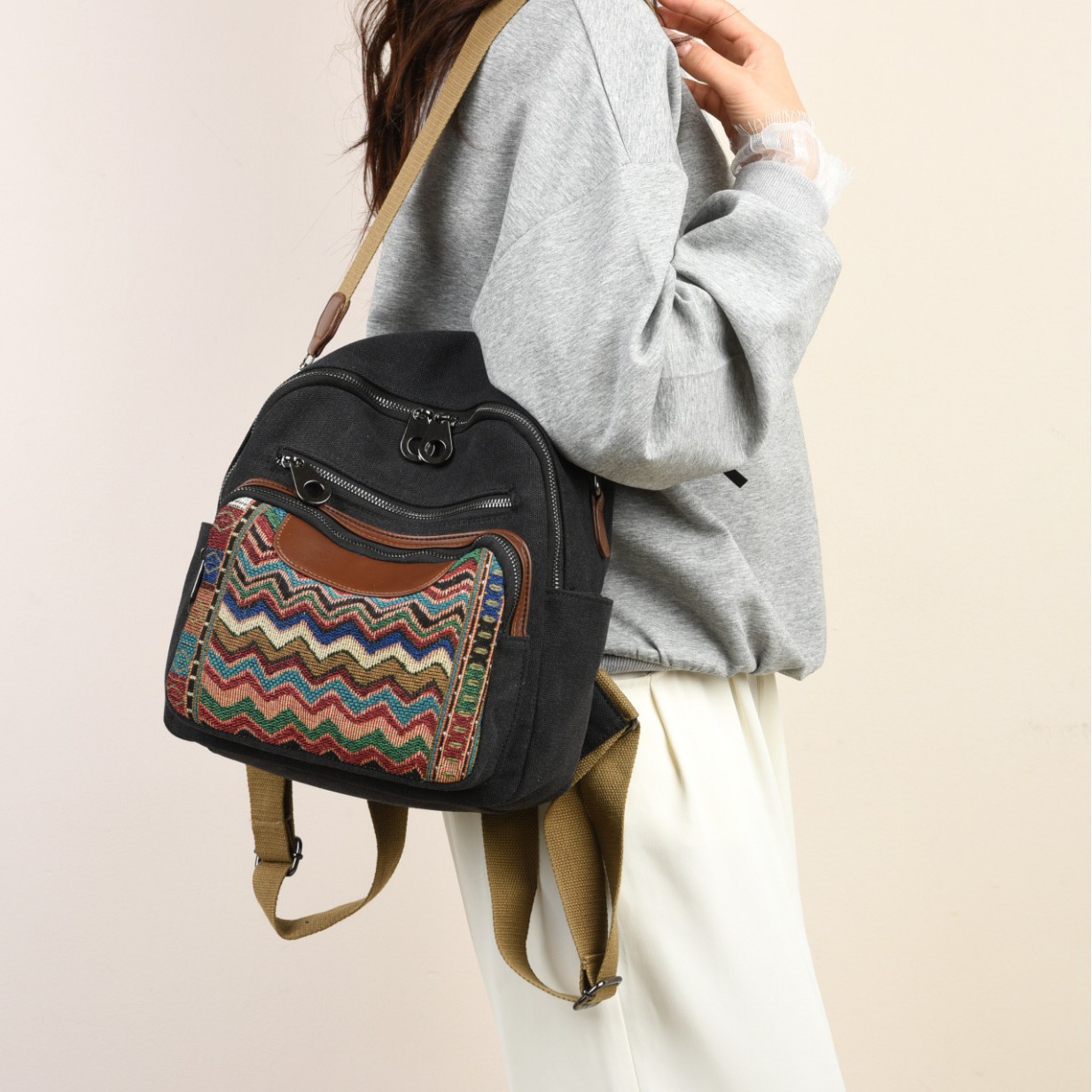 新款民族风休闲牛仔布胸包女时尚复古刺绣大容量旅行通勤背包腰包