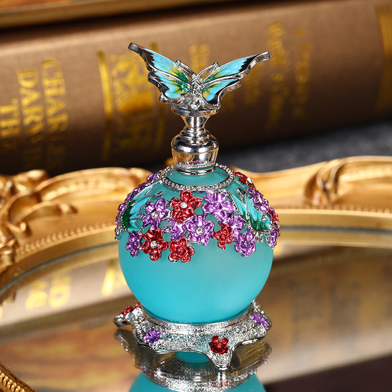 AliExpress Venta caliente mariposa 20ml botella de aceite de gran capacidad sub-embotellado botella de perfume de aleación de zinc botella de decoración al por mayor