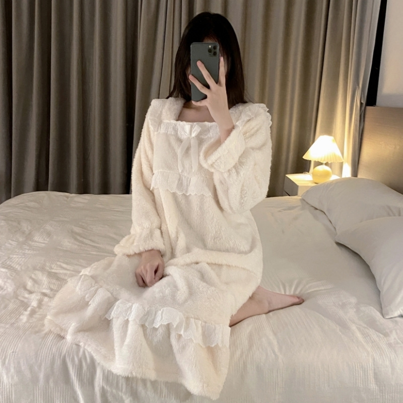 Otoño e Invierno camisón de franela vestido de longitud media de las mujeres avanzado pijamas de encaje sexy dulce terciopelo coral princesa homewear