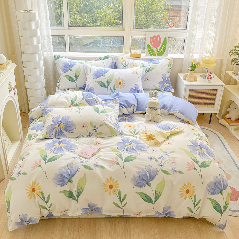 Pequeñas flores de algodón de cuatro piezas de una sola cama impresa cubierta de edredón dormitorio de estudiantes cama de algodón de tres piezas de una sola cama cubierta de edredón