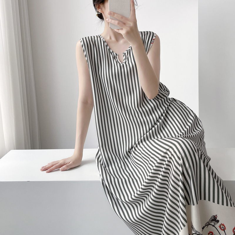 Summer Women's Sleeveless Cotton Silk Thin Nightgown with Pockets, Can Be Worn Outside, Striped Faux Dress