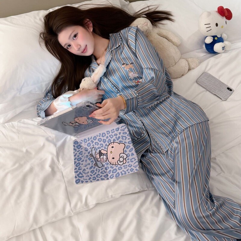【Fun Pony】Fashionable Korean-Style Striped Simple New Design Long-Sleeve Loose Loungewear for Women, Trendy and Lightweight 【Fun Pony】Fashionable Korean-Style Striped Simple New Design Long-Sleeve Loose Loungewear for Women, Trendy and Lightweight